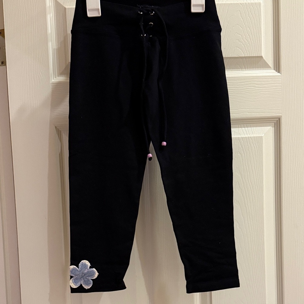 One of a kind! Kids or petite people Black Leggings with Flower Detail